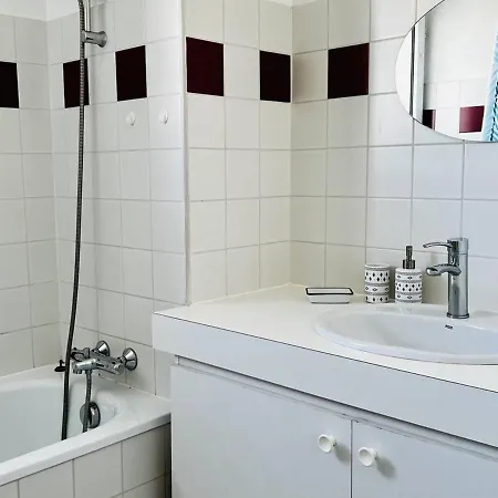 Apartment Confortable T2 A Avec Parking Et Fibre, 2 Couchages - Fr-1-495-108 *